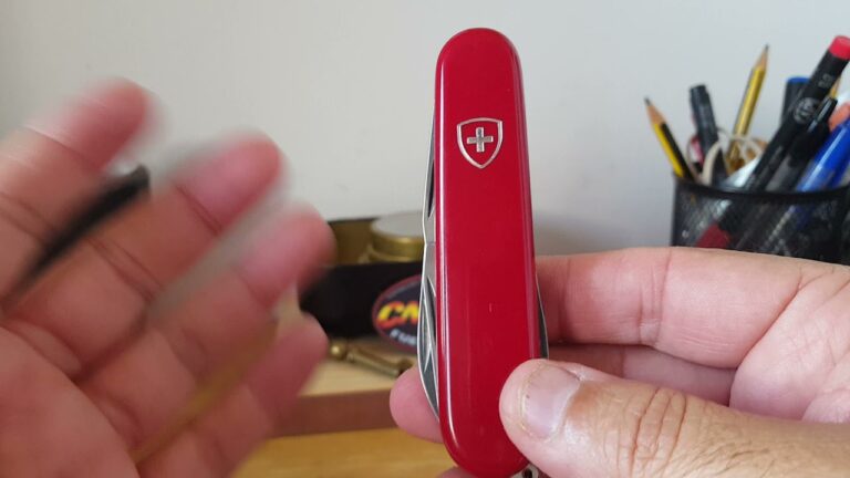 Navaja Victorinox con Brújula: Innovación y Versatilidad en tu Aventura