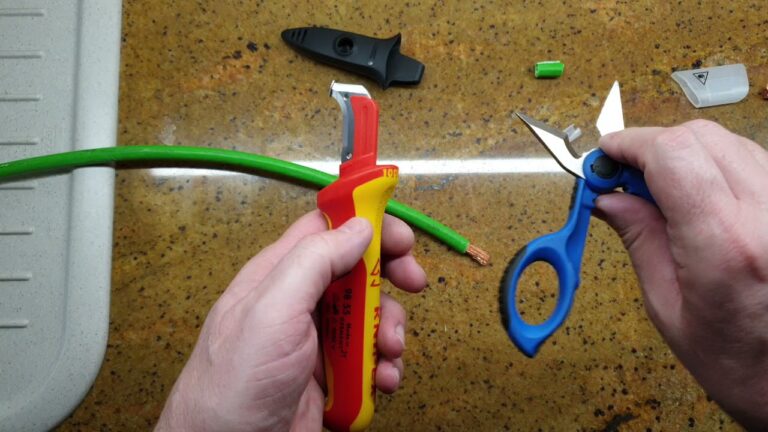 Navaja Pelacables Knipex: Eficiencia y Precisión en el Trabajo Eléctrico