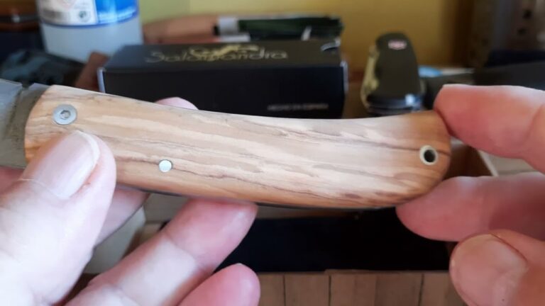 Navaja J&V Bushcraft: Herramienta Esencial para Aventureros
